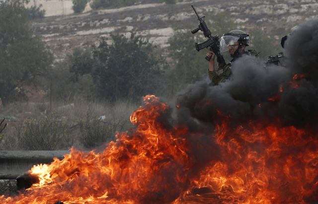 Palestiniens-incendient-le-tombeau-de-Joseph-revere-par-les-juifs-a-Naplouse