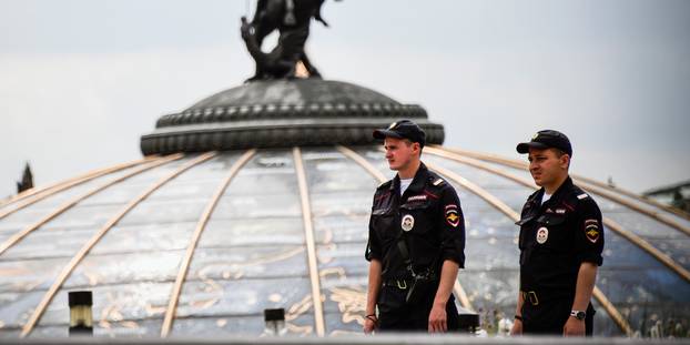 Un-homme-ouvre-le-feu-sur-la-police-au-centre-de-Moscou-un-policier-blesse