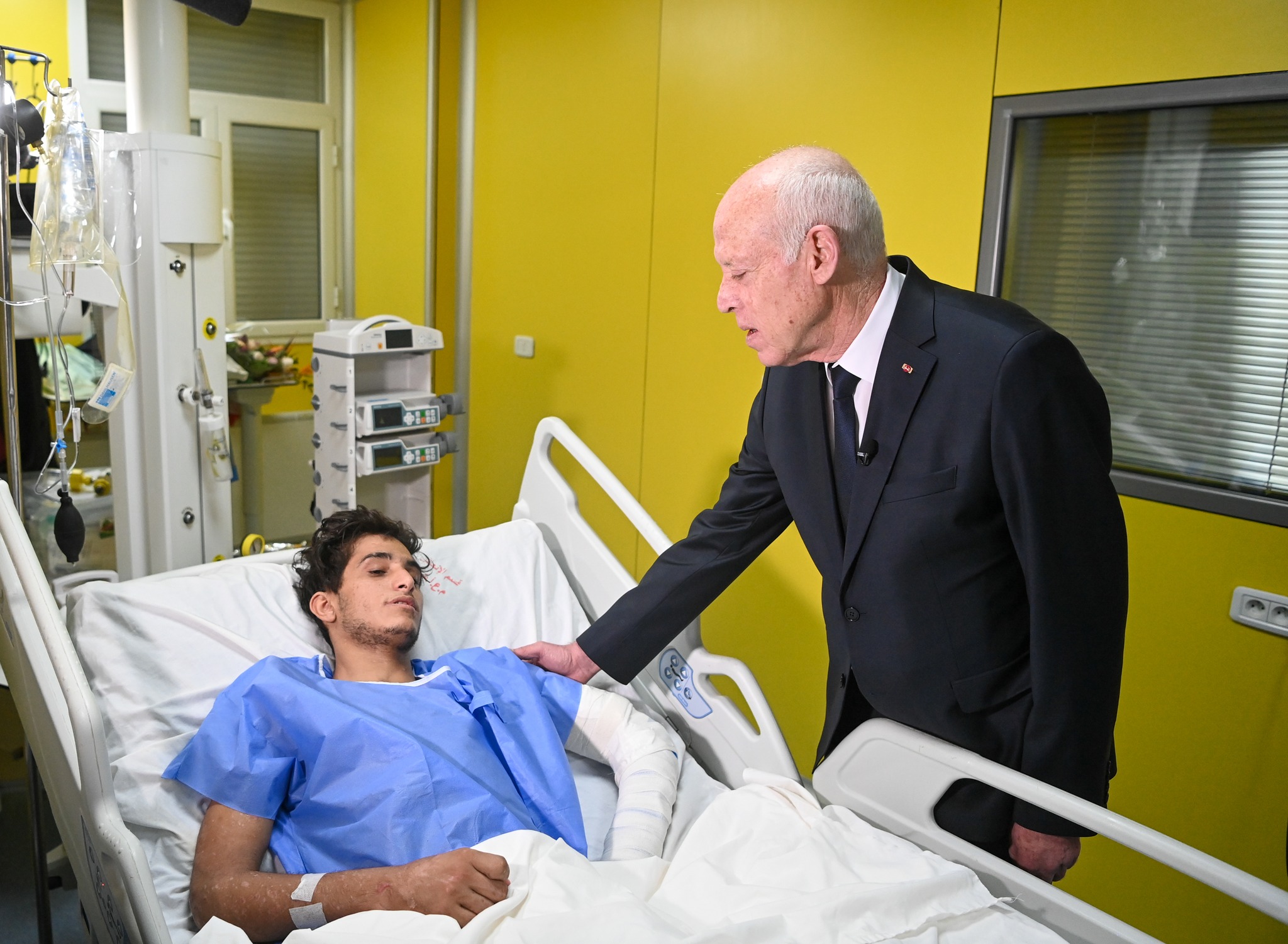 Le président de la République rend visite aux blessés palestiniens accueillis en Tunisie
